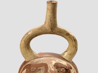 Ame Ker 170  Ame Ker 170, Peru, Nordküste, Moche, Frühe Zwischenperiode, Moche IV, ca. 200-500 n. Chr., Gabelhalsgefäß, Ton, H 24,5 cm, Dm 14,8 cm : Museumsfoto: Claus Cordes, Bestandskatalog Ethnologie